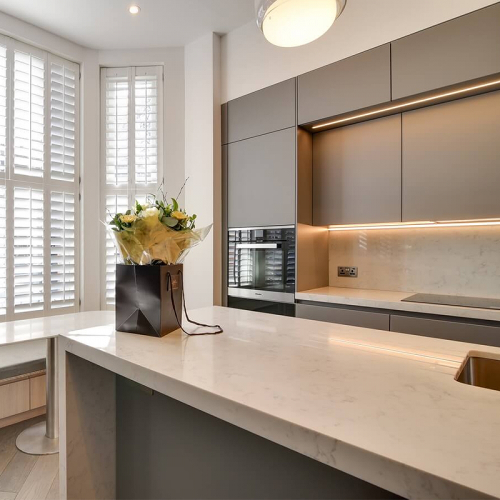 Modern fitted melamine kitchen cabinets with handle free design